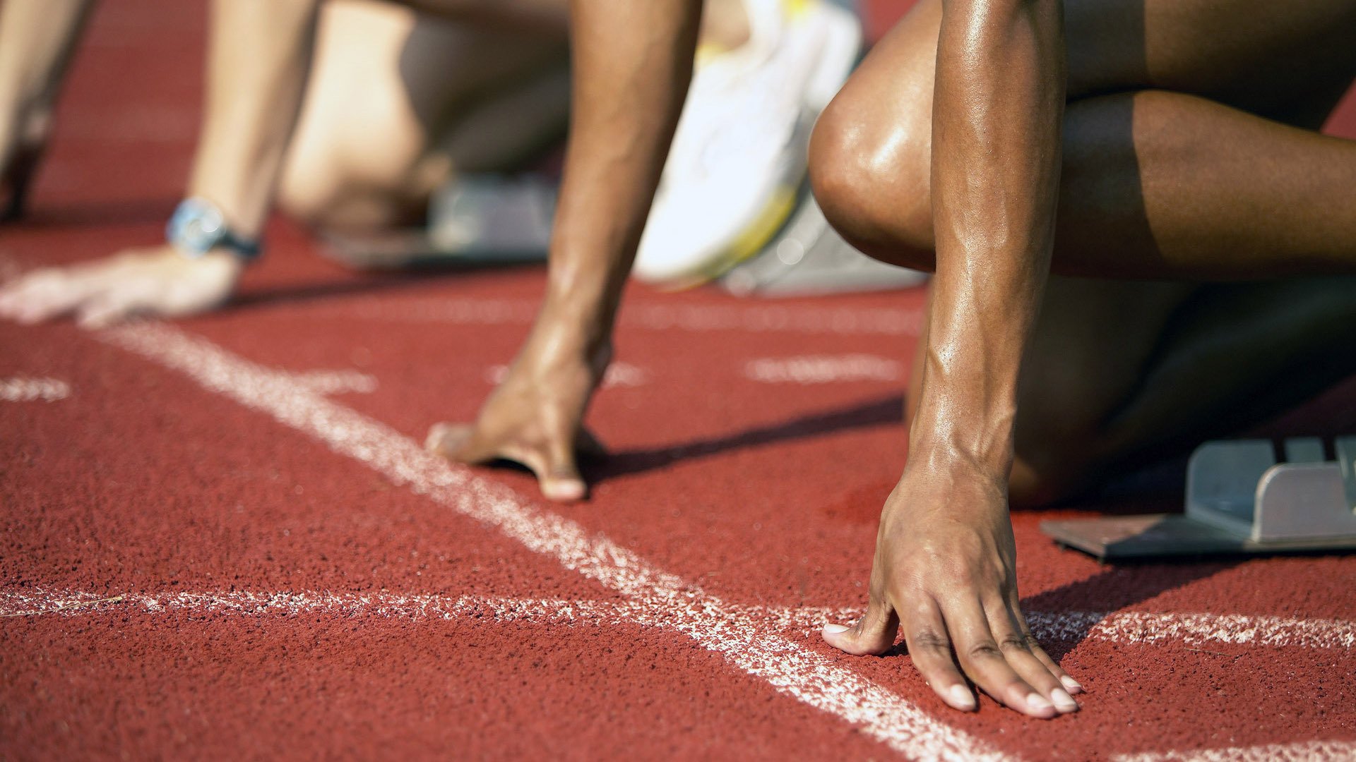 哥伦比亚女足在巴黎奥运会比赛中表现出色，赢得奖杯，哥伦比亚男足名单